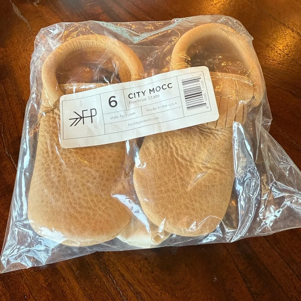 Freshly Picked-Tan Kids Moccasins! Size 6 (8.5)!